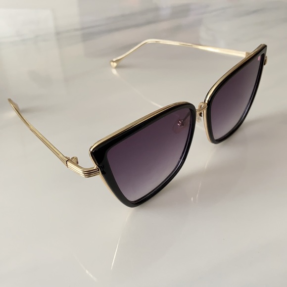 Brand new oversized sunglasses - Picture 3 of 3